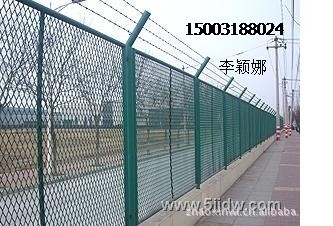 安平县兆鑫网栏厂 专业制造双边丝、三折弯与小区护栏网，品质与服务的双重保障